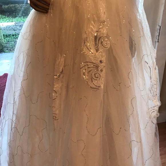 WEDDING DRESS - Picture 6 of 8